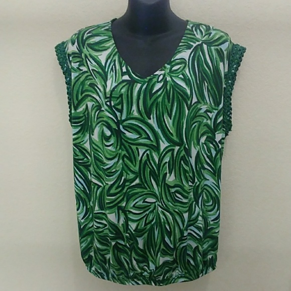 New Directions Petite Sleevless Top with Lace - Picture 2 of 8